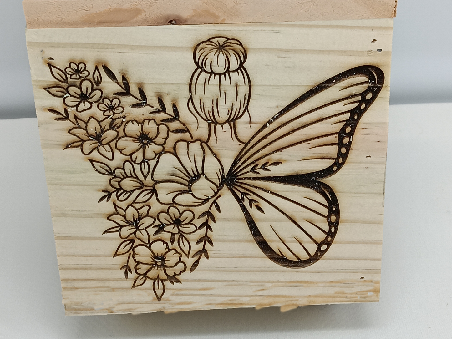 Small Wood Flower Post With Engraved Characters